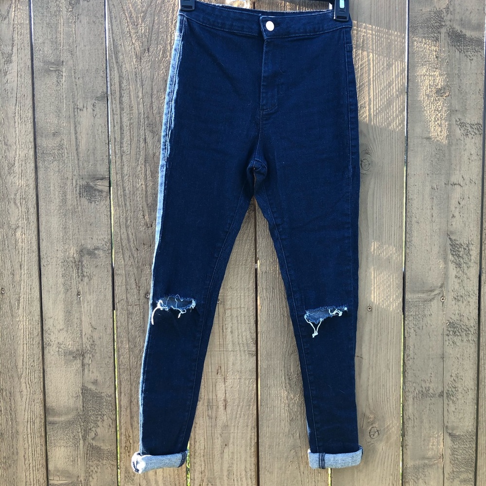 ✨Forever 21 Ripped Jeans✨
